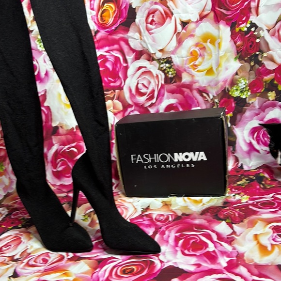 Fashion Nova legging boots - Picture 2 of 5